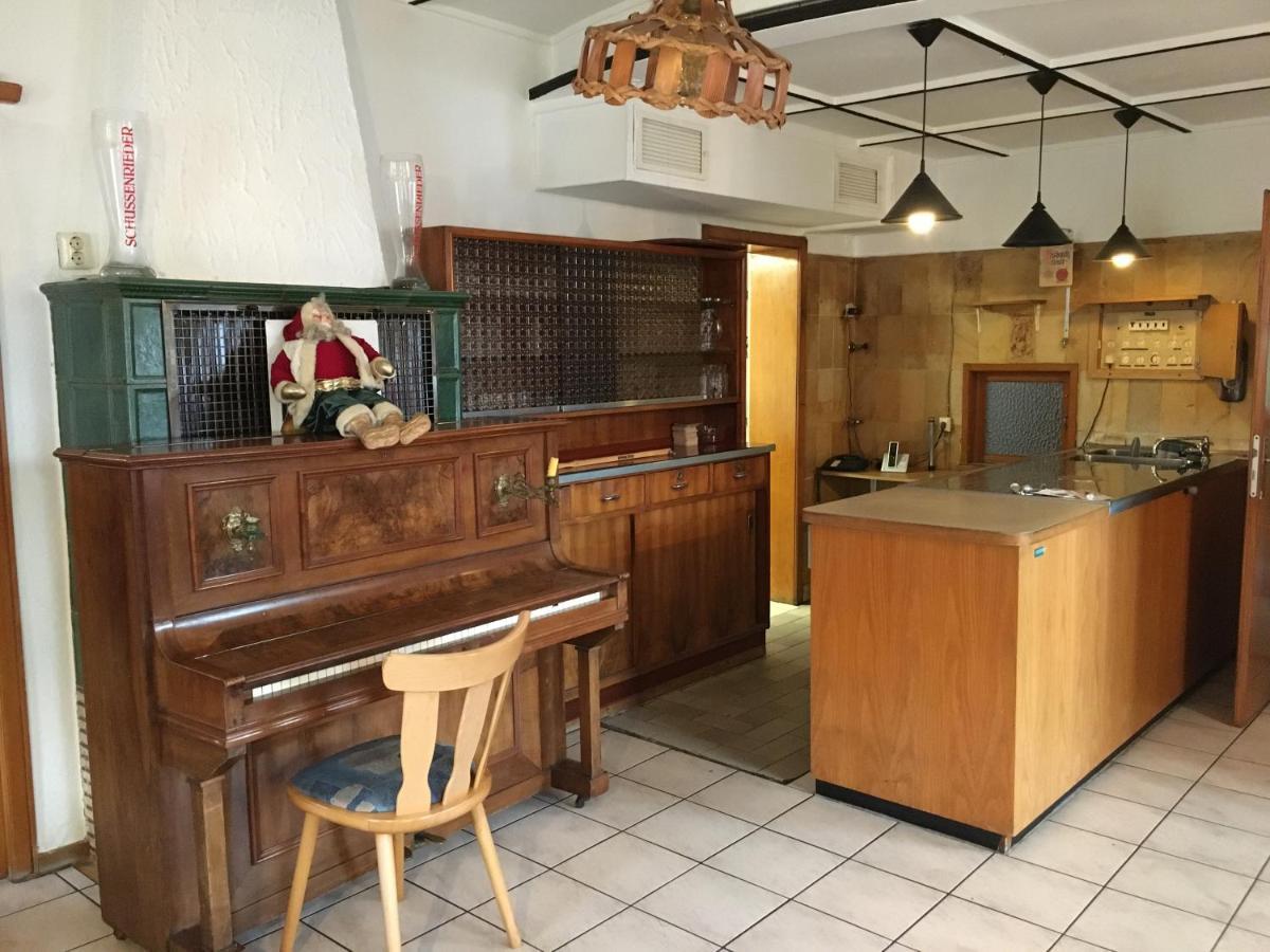 Kreuz! Einfach. Guenstig. Schlafen. Bed & Breakfast Ulm Luaran gambar