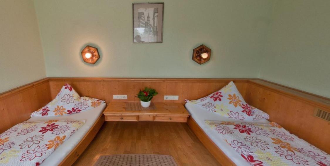 Kreuz! Einfach. Guenstig. Schlafen. Bed & Breakfast Ulm Luaran gambar