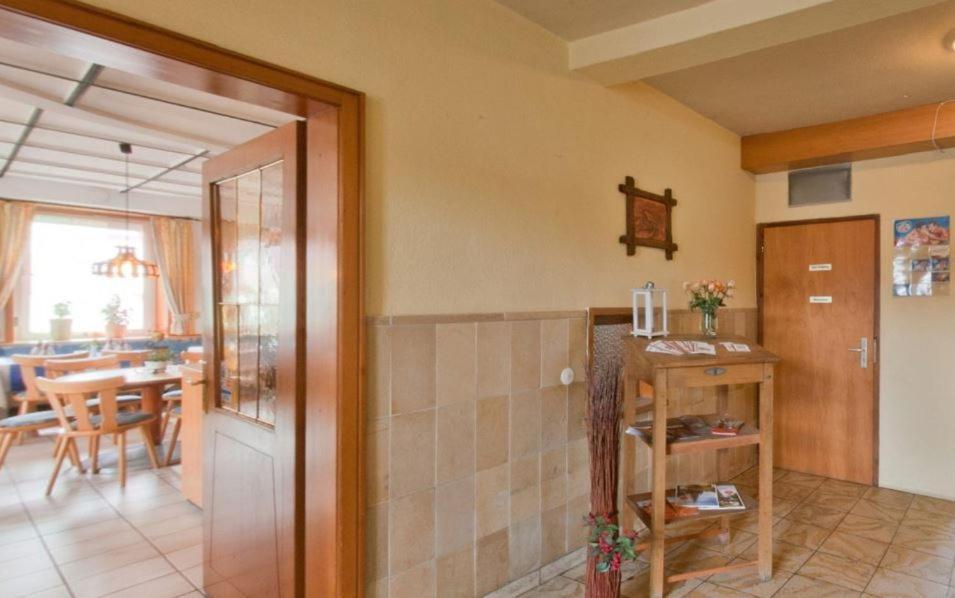 Kreuz! Einfach. Guenstig. Schlafen. Bed & Breakfast Ulm Luaran gambar
